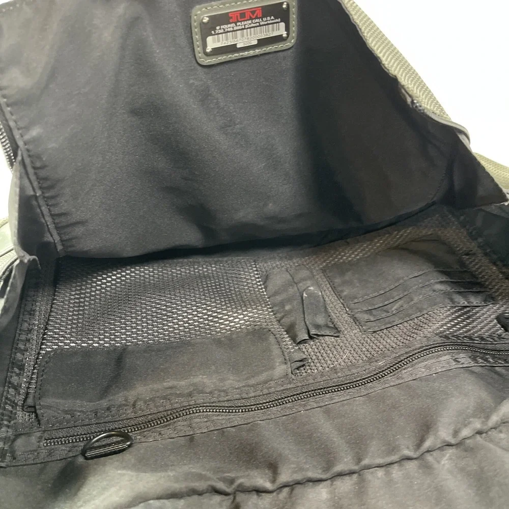 Tumi T3 Messenger Bag Ballistic Nylon Green Expandable 500G
